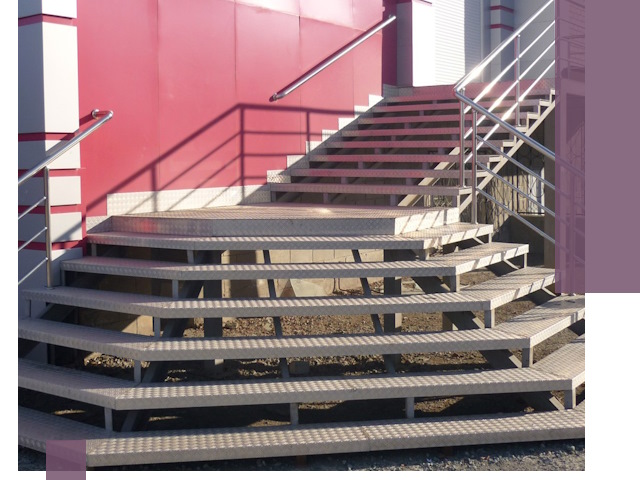 Лестницы для магазина в Новотроицке — изготовление и монтаж