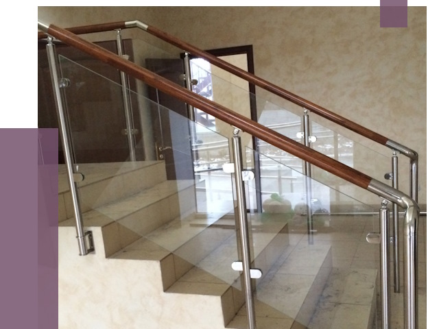 Комбинированные перила из металла и дерева в Новотроицке