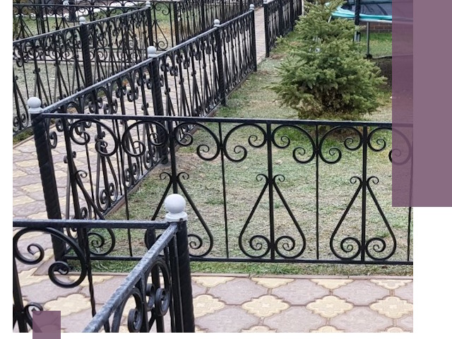 Кованые газонные ограждения под ключ в Новотроицке